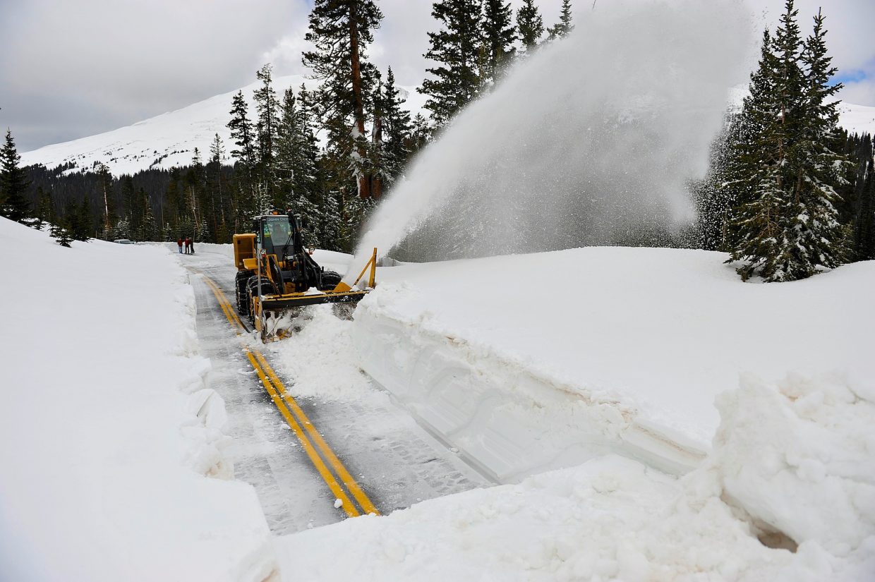 Trail Rideg Rd Snow Photo: Snow going on Trail Ridge Road | SkyHiNews.com