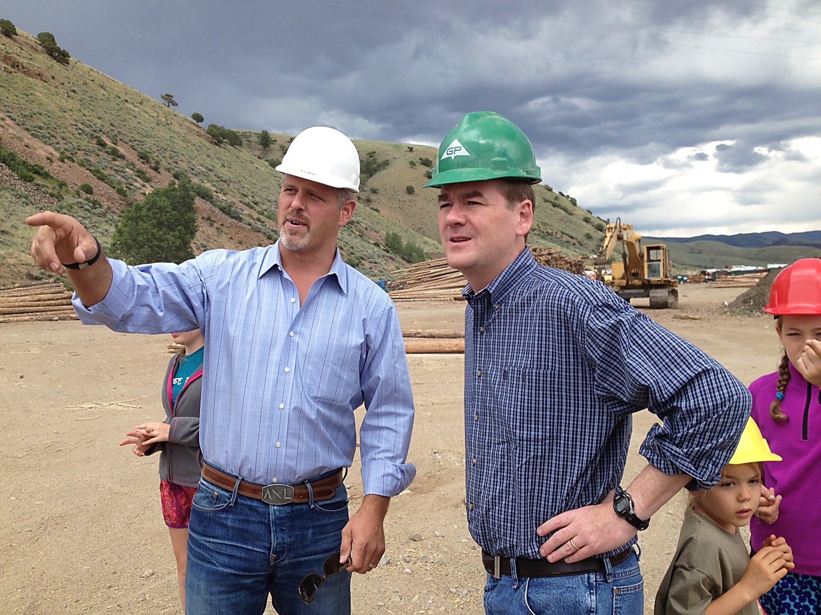 Sen. Michael tours Parshall lumber mill