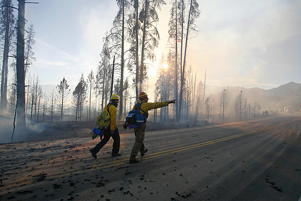 Trail Ridge Road re-opens; Rocky Mountain NP fire burns 40 acres ...