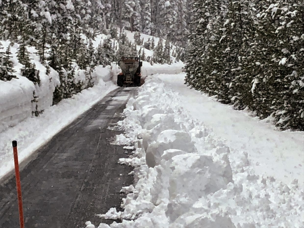 Trail Rideg Rd Snow Photos: Trail Ridge Road saw 10- to 20-foot snow drifts this winter ...