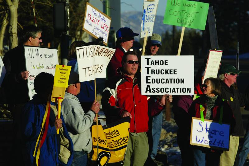 Local teachers picket for pay | SierraSun.com
