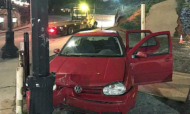 Woman arrested on DUI charge after crashing into light pole | SierraSun.com