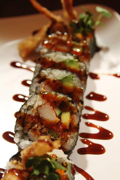 Σκηνή από το Sushi Casino με ασιατικό στυλ