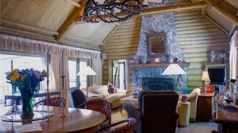 A property once owned by Howard Hughes recently sold for $17.5 million.