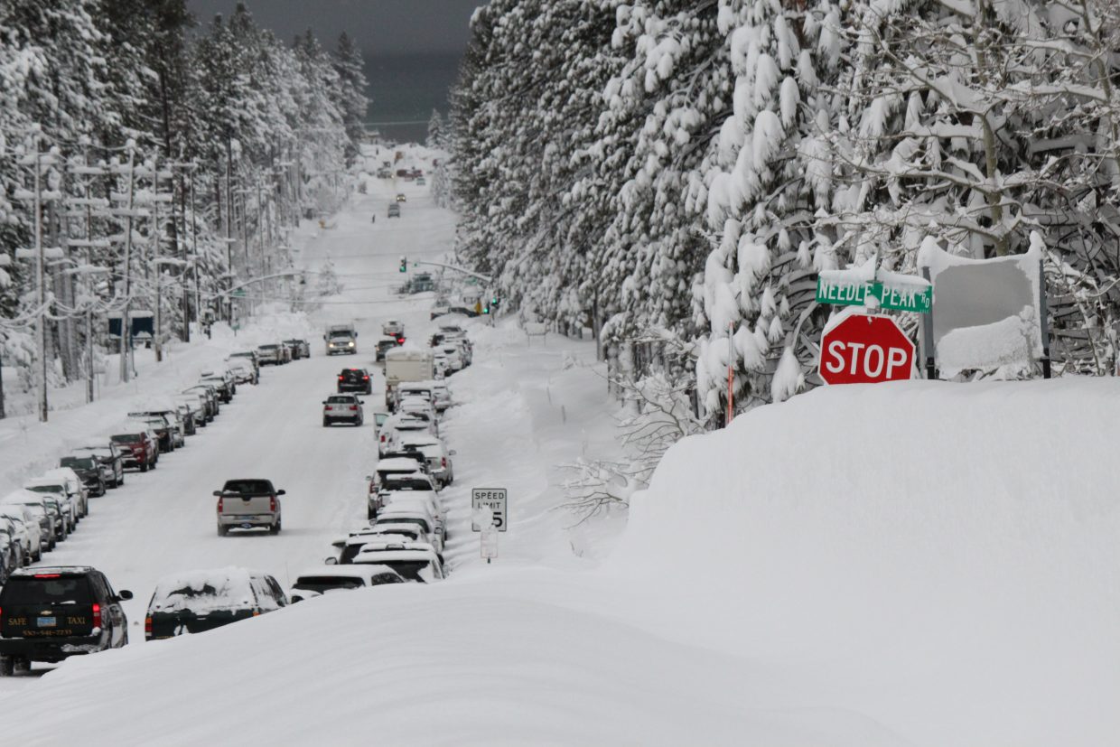 Winter storm warning remains in effect at Lake Tahoe; 2 more feet of ...