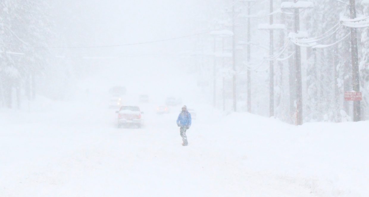 Winter storm warning in effect at Lake Tahoe; 5 feet of snow possible ...