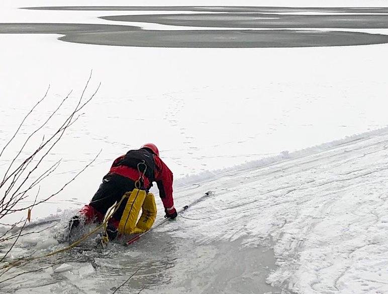 South Lake Tahoe man drowns on Thanksgiving after falling through ice ...